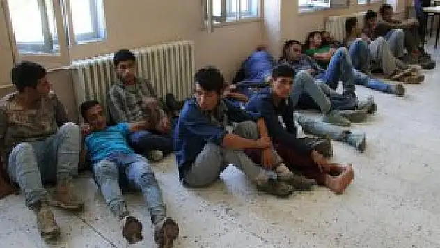 Başkale'de 21 kaçak yakalandı