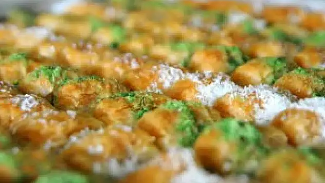 Hizan'da baklavacıların bayram mesaisi