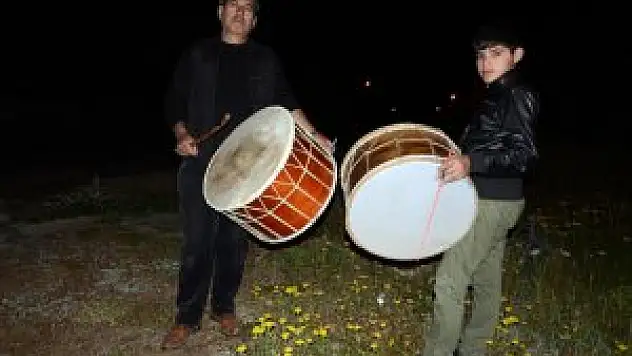 Davulcular son sahur için çaldı