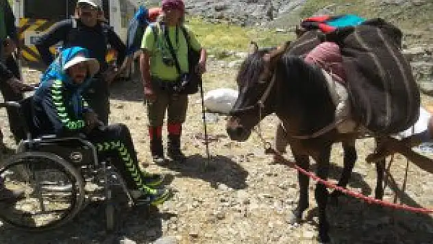 Dağcıların sırtında Cilo Dağı'nda zirve yaptı