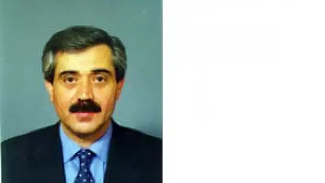 Zülfükar İzol kimdir