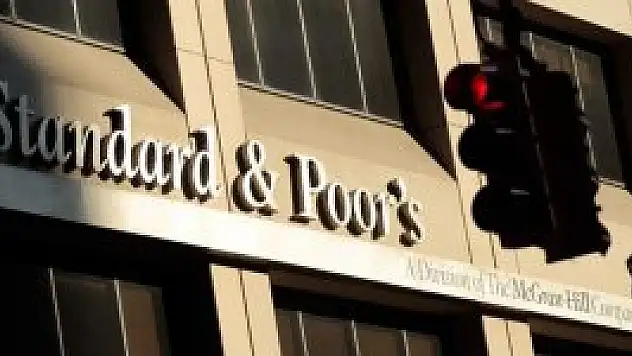 S&P Yunanistan'ın notunu yükseltti
