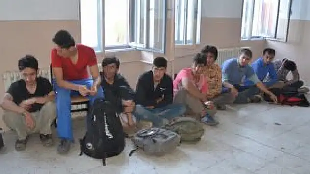 Başkale'de 9 kaçak yakalandı