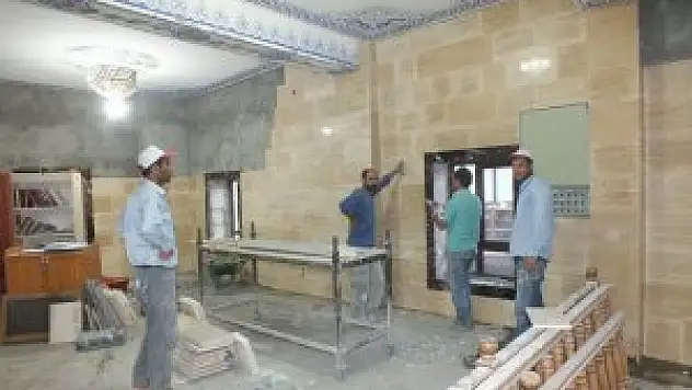 Malazgirt'teki Alparslan Cami'de tadilat çalışmaları