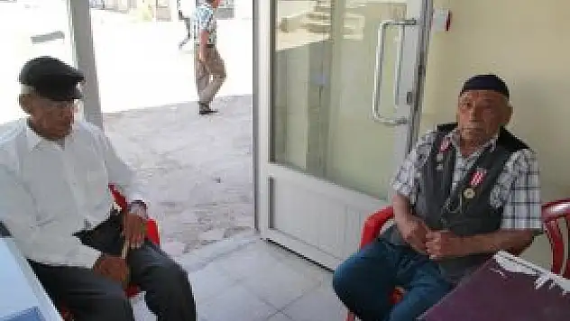 Kore gazileri, yerel gazeteyi ziyaret etti