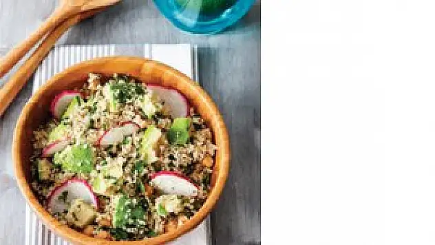 Bulgurlu avokado salatası