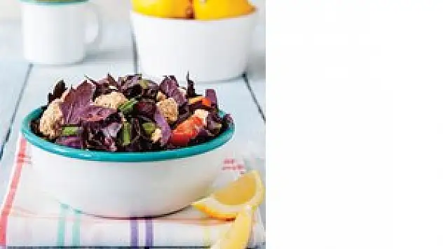Baharatlı labne peynirli salata