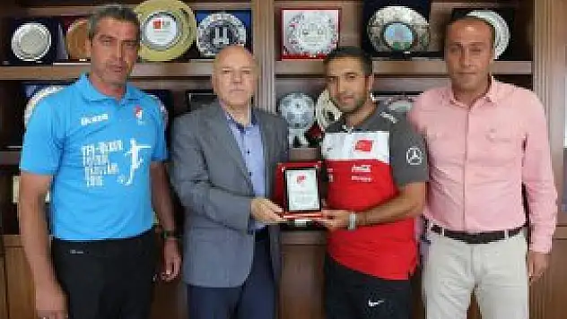 TFF'den Başkan Sekmen'e Plaket