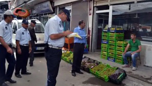 Muş'ta kaldırım işgaline ceza