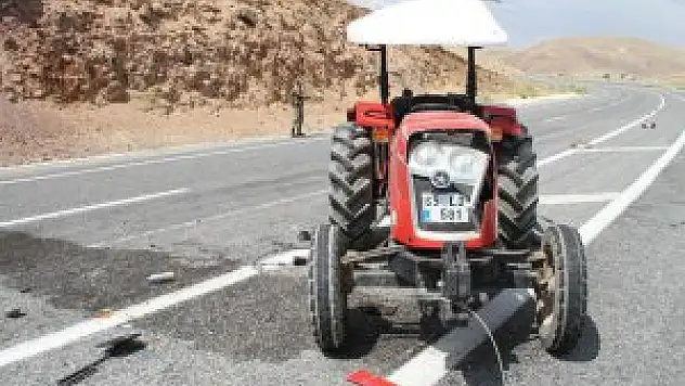 Muradiye'de traktör takla attı: 2 yaralı
