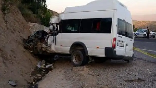 Hizan'da trafik kazası: 1 ölü, 13 yaralı