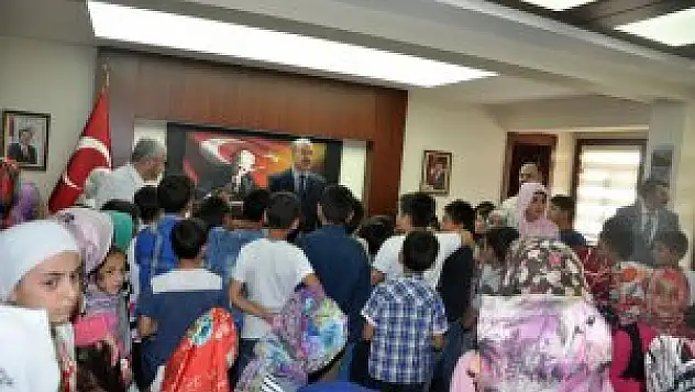Kur'an kursu öğrencilerinden Vali Büyükersoy'a ziyaret