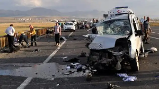 Erzurum'da Feci kazası: 2 ölü, 5 yaralı