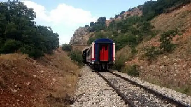 Erzincan'da trenin geçişi sırasında patlama