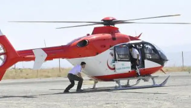 Beyin kanaması geçiren hasta helikopterle hastaneye kaldırıldı