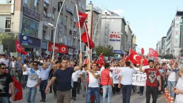 Erzurum'da teröre lanet yürüyüşü
