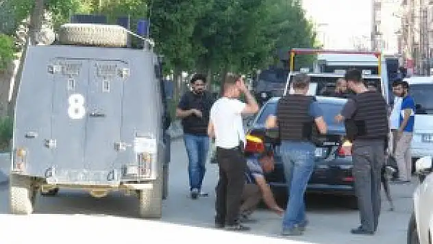 Yüksekova'da şüpheli otomobil paniğe neden oldu