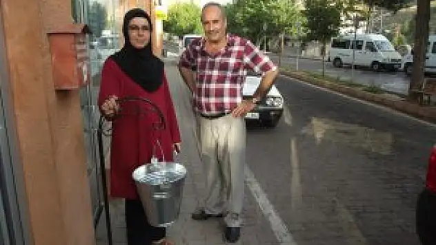 Keban Belediyesinden su kovaları ile çöp toplama hizmeti