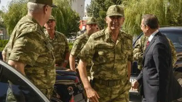 Kara Kuvvetleri Komutanı Orgeneral Çolak,