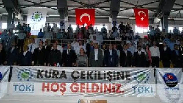 Kars'ta TOKİ konutları için kura çekildi