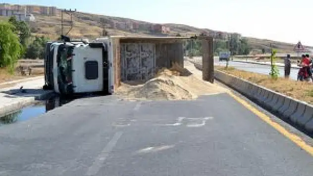 Ahlat'ta trafik kazası: 2 yaralı