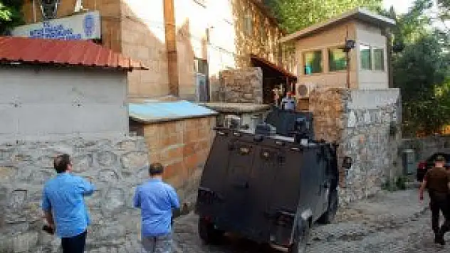 Bitlis'te polis merkezi amirliğine saldırı