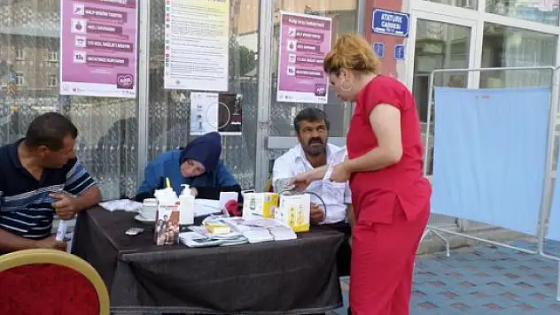 Narman'da vatandaşlara 'kalp krizi' bilgilendirmesi