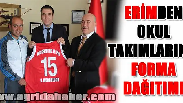 İl Müdürü Erimden Başarılı Okul Takımlarına Malzeme Desteği