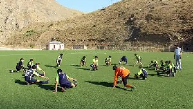 Çatak'ta Yaz Futbol Okulu açıldı