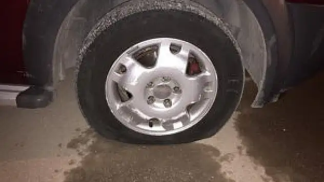 Erzurum'da 7 aracın lastiği patlatıldı