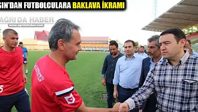 Vali Işın'dan futbolculara baklava ikramı