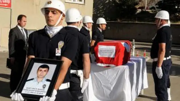 Şehit polis memuru Kurbanoğlu için Erzurum Adli Tıp Kurumu önünde tören düzenlendi