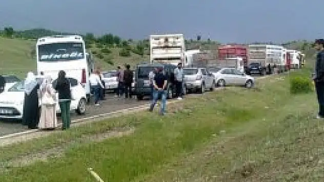 Şırnak'lılar PKK'ya karşı askere siper oldular