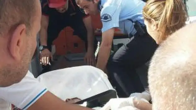 Koluna korkuluk demiri saplandı