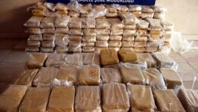 Cenaze aracında 200 kilogram eroin ele geçirildi