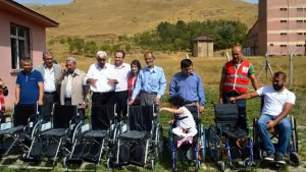 Kızılay'dan engellilere tekerlekli sandalye yardımı