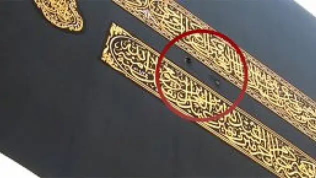 Yıkılan vincin parçaları Kabe örtüsünü yırtılmasına neden oldu