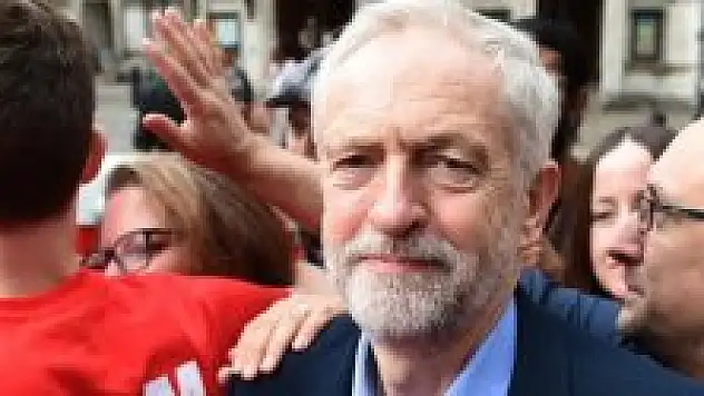 İşçi Partisi'nin yeni lideri hem Cameron hem de Blair'i kızdırdı