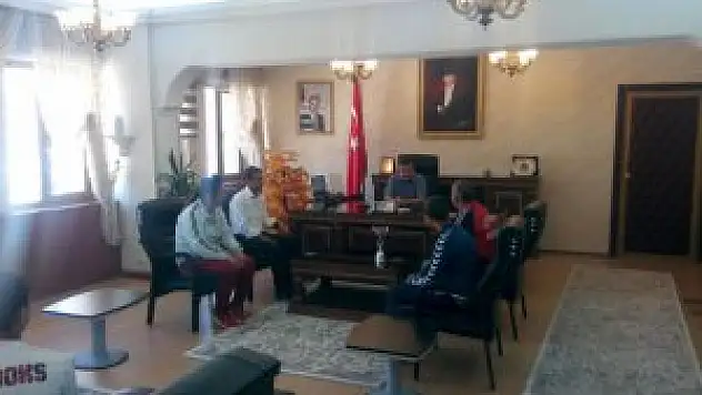 Pasinler Kaymakamı Ada,ödül verdi