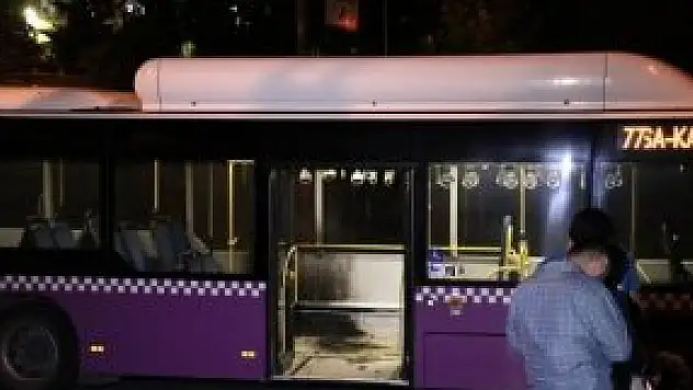 Sondakika! Beyoğlu'nda Yolcu Otobüsüne Molotof Saldırı