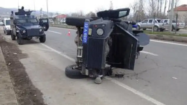 Özel Harekat Aracı Kaza Yaptı 2 Polis Hayatını Kaybetti