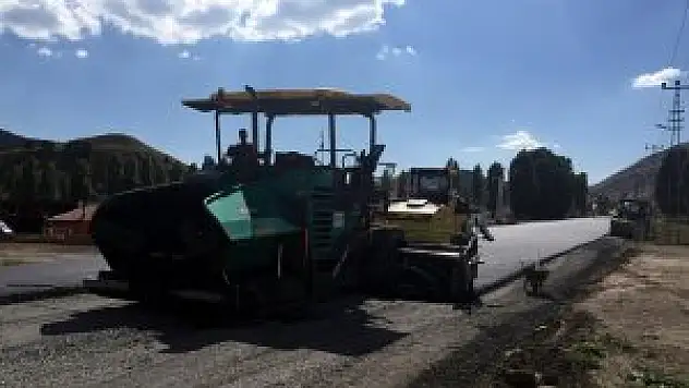 Sarıkamış'ta yol asfaltlama çalışmaları