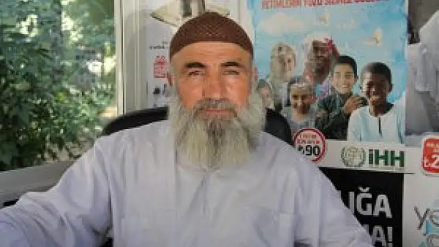 İnsan Hak ve Hürriyetleri 300 yetim öğrenciye kırtasiye yardımı