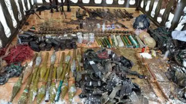 Hakkari'deki Operasyonunda Çok Sayıda Patlayıcı Ele geçirildi