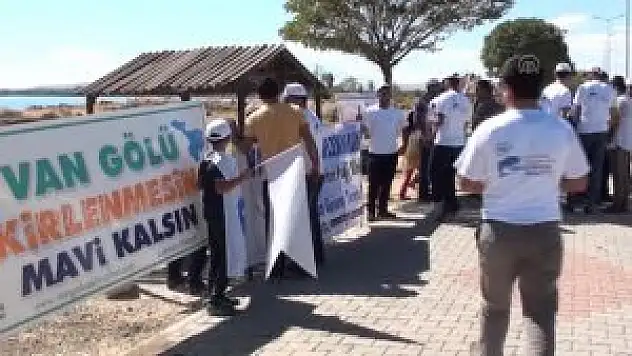 Bitlis'in Tatvan ilçesinde sahil temizliği yapıldı