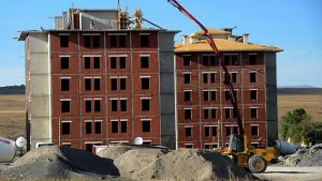 Sarıkamış'taki TOKİ konutları hızla yükseliyor