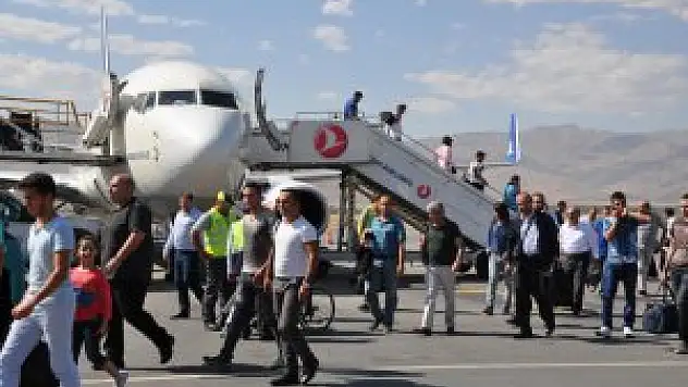 Muş Havalimanı'nda bayram yoğunluğu