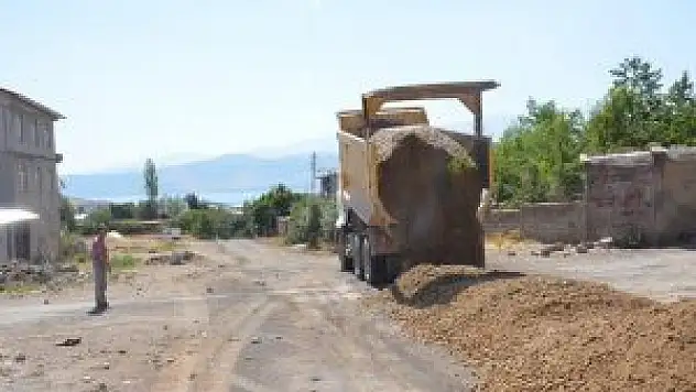 Tatvan Belediyesinin yol çalışmaları