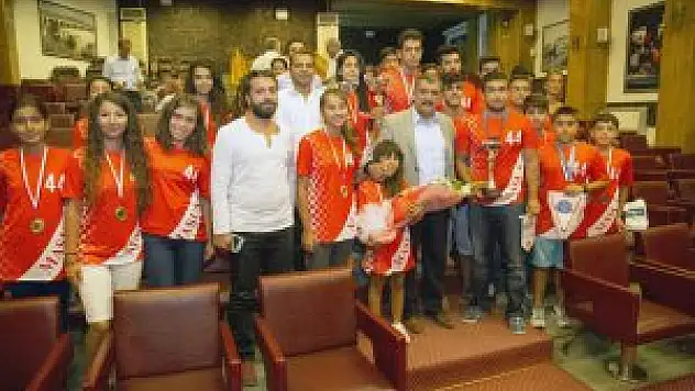 Başarılı sporculardan, Battalgazi Belediye Başkanı Gürkan'a ziyaret