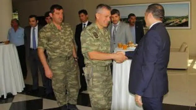 Hakkari'de bayramlaşma töreni